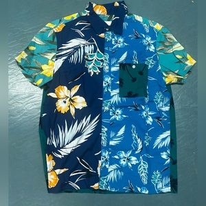 American Eagle Bright Printed Button Down Shirt (M)